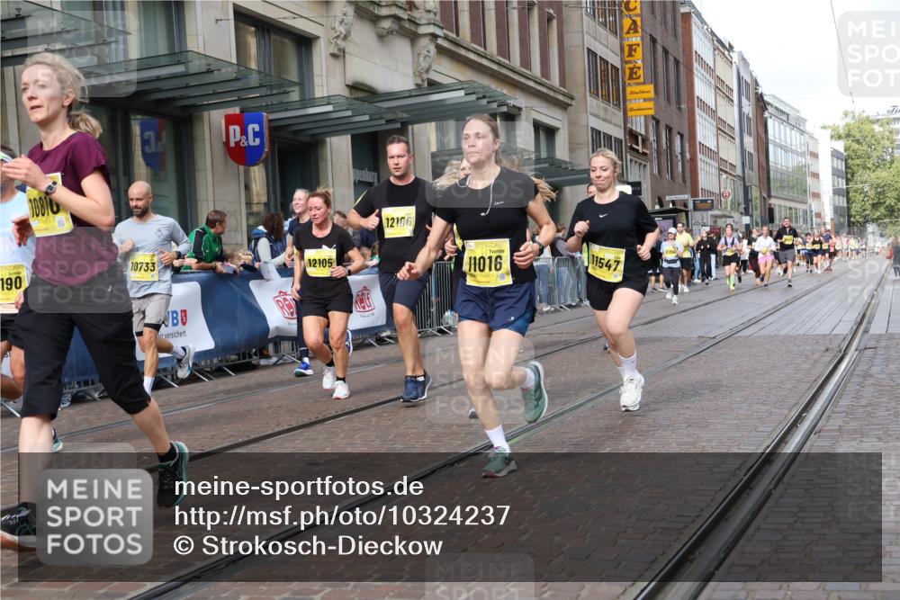 13.09.2026 - 21. swb-Marathon Bremen Strokosch-Dieckow http://msf.ph/oto/10324237 13.09.2026 11:00:13 Ziel 10144, 10263, 10272, 10275, 10306, 10369, 10677, 10801, 10810, 11045, 11126, 11129, 11162, 11180, 11547, 11556, 11623, 11687, 11708, 11769, 11838, 12018, 12105, 12106, 12291, 12394, 12430, 12530, 12531, 10175, 10691, 10758, 10810, 10867, 11016, 11071, 11158, 11159, 11160, 11250, 11259, 11427, 11445, 11453, 11524, 11525, 11528, 11547, 11587, 11588, 11589, 11623, 11637, 11879, 11904, 11907, 12123, 12190, 12238, 12239, 12274, 12352 meine-sportfotos.de