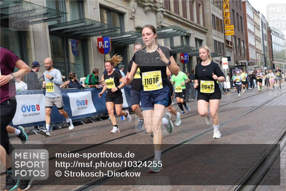 13.09.2026 - 21. swb-Marathon Bremen Strokosch-Dieckow http://msf.ph/oto/10324255 13.09.2026 11:00:13 Ziel 10144, 10263, 10272, 10275, 10306, 10369, 10677, 10801, 10810, 11045, 11126, 11129, 11162, 11180, 11547, 11556, 11623, 11687, 11708, 11769, 11838, 12018, 12105, 12106, 12291, 12394, 12430, 12530, 12531, 10175, 10691, 10758, 10810, 10867, 11016, 11071, 11158, 11159, 11160, 11250, 11259, 11427, 11445, 11453, 11524, 11525, 11528, 11547, 11587, 11588, 11589, 11623, 11637, 11879, 11904, 11907, 12123, 12190, 12238, 12239, 12274, 12352 meine-sportfotos.de