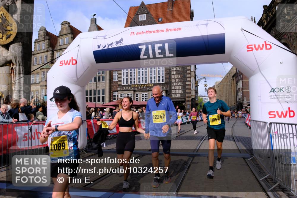 13.09.2026 - 21. swb-Marathon Bremen Tim E. http://msf.ph/oto/10324257 13.09.2026 11:00:07 Ziel 10175, 10236, 10355, 10669, 10691, 10867, 10928, 10929, 11054, 11056, 11089, 11194, 11419, 11427, 11501, 11637, 11803, 11879, 11904, 12138, 12238, 12239, 12242, 12243, 12388, 12480 meine-sportfotos.de
