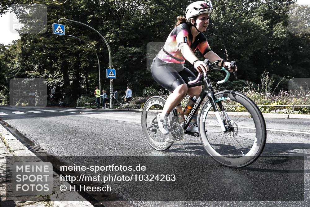 13.09.2026 - Stadtparktriathlon H.Heesch http://msf.ph/oto/10324263 13.09.2026 11:28:01 Radfahren 713, 796 meine-sportfotos.de