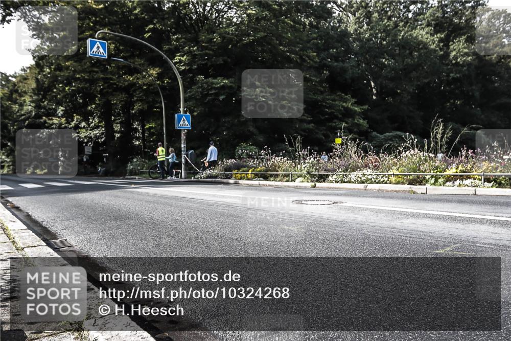 13.09.2026 - Stadtparktriathlon H.Heesch http://msf.ph/oto/10324268 13.09.2026 11:28:01 Radfahren 713, 796 meine-sportfotos.de