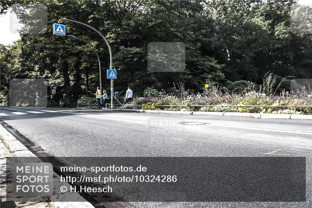 13.09.2026 - Stadtparktriathlon H.Heesch http://msf.ph/oto/10324286 13.09.2026 11:28:02 Radfahren 713, 796 meine-sportfotos.de