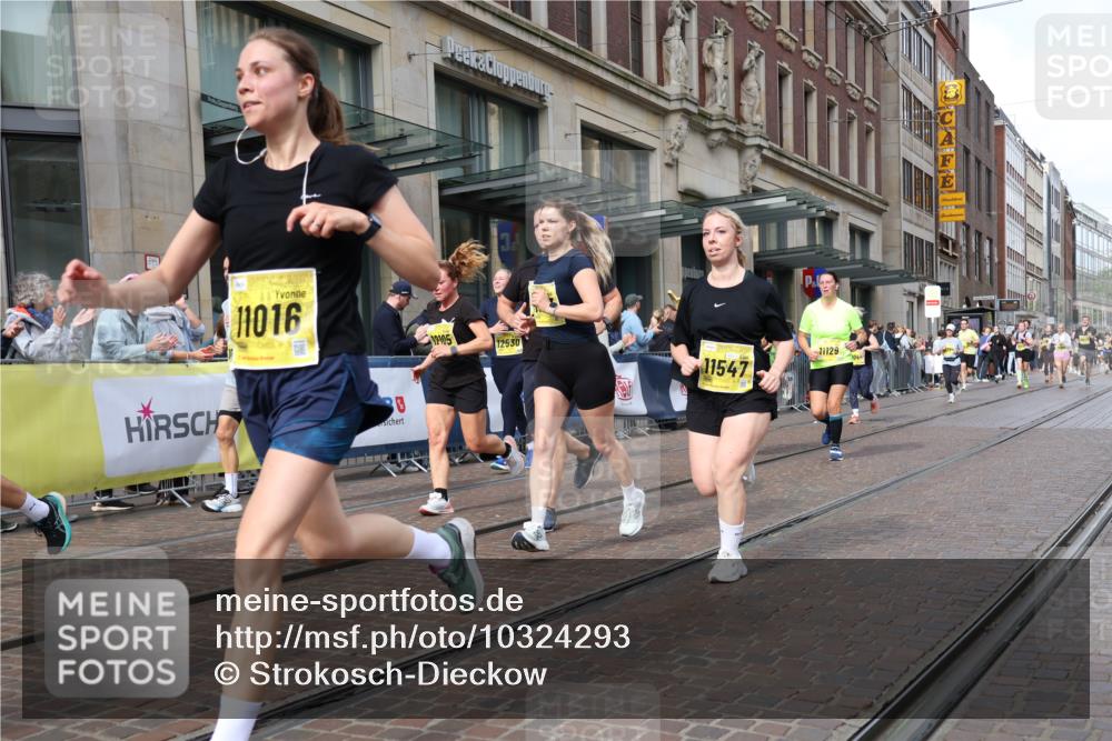 13.09.2026 - 21. swb-Marathon Bremen Strokosch-Dieckow http://msf.ph/oto/10324293 13.09.2026 11:00:14 Ziel 10144, 10263, 10272, 10275, 10306, 10369, 10677, 10801, 11045, 11126, 11129, 11162, 11180, 11343, 11475, 11556, 11687, 11708, 11769, 11838, 12018, 12105, 12106, 12291, 12394, 12430, 12530, 12531, 10144, 10175, 10758, 10810, 10867, 11016, 11071, 11158, 11159, 11160, 11250, 11259, 11427, 11445, 11453, 11524, 11525, 11528, 11547, 11587, 11588, 11589, 11623, 11637, 11879, 11907, 12123, 12190, 12238, 12239, 12274, 12352 meine-sportfotos.de