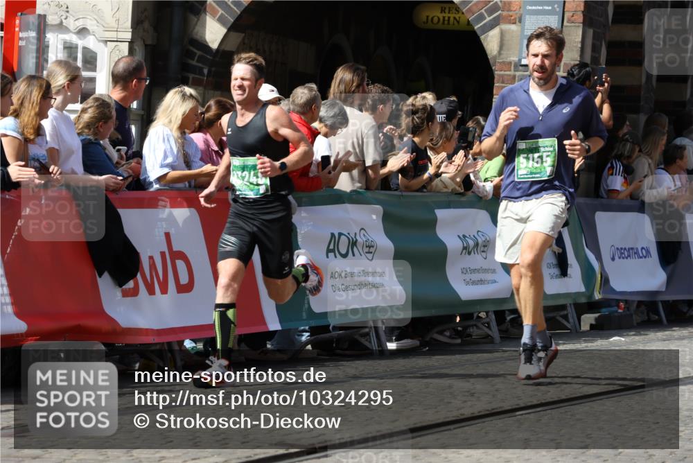 13.09.2026 - 21. swb-Marathon Bremen Strokosch-Dieckow http://msf.ph/oto/10324295 13.09.2026 13:10:45 Ziel 604, 640, 1277, 2605, 3959, 5532, 5620, 6267, 7881, 8033, 8064, 8709, 384, 1385, 2021, 2759, 4023, 4475, 4571, 5079, 5155, 5168, 5314, 5387, 6657, 7115, 7136, 9622, 9659, 13248 meine-sportfotos.de