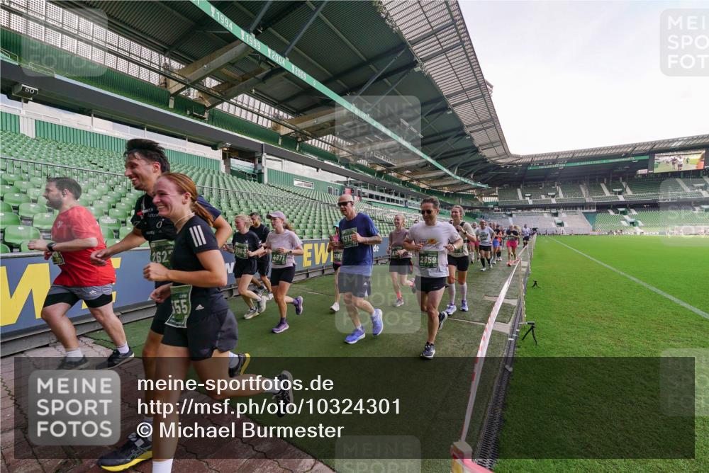 13.09.2026 - 21. swb-Marathon Bremen Michael Burmester http://msf.ph/oto/10324301 13.09.2026 13:27:05 Laufen im Stadion 186, 202, 357, 364, 390, 530, 597, 645, 726, 833, 888, 1077, 1283, 1412, 1473, 1487, 1530, 1608, 1618, 1700, 1744, 1769, 1828, 1961, 1984, 2236, 2273, 2298, 2309, 2382, 2384, 2388, 2404, 2428, 2507, 2508, 2542, 2558, 2576, 2582, 2592, 2656, 2675, 2725, 2748, 2817, 2875, 2876, 2923, 2965, 2970, 3045, 3047, 3050, 3062, 3073, 3084, 3097, 3172, 3184, 3219, 3359, 3433, 3540, 3592, 3629, 3756, 3885, 3907, 3978, 4457, 4660 meine-sportfotos.de