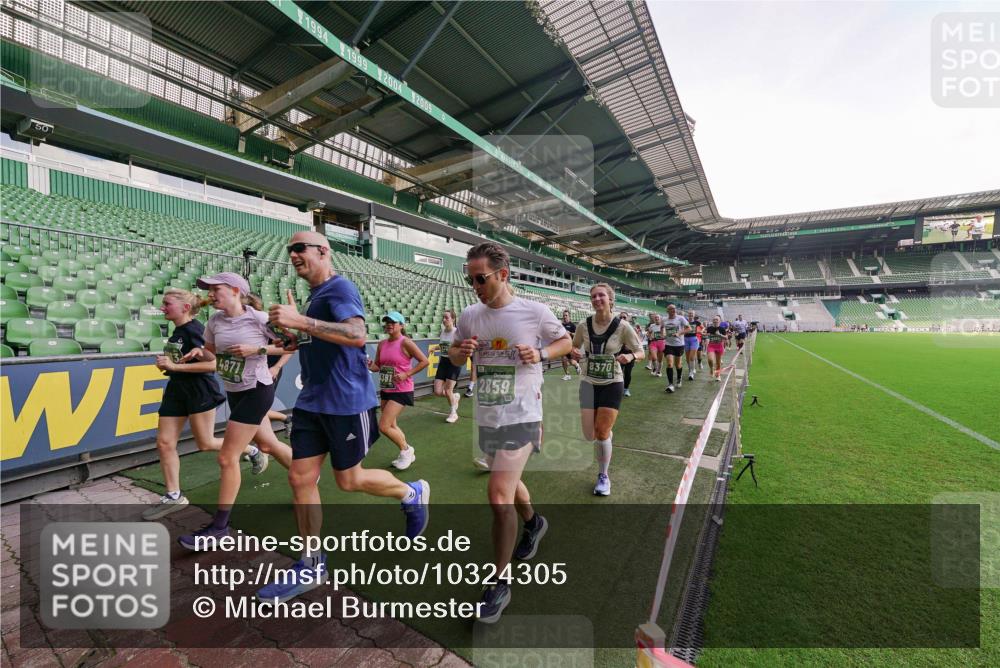 13.09.2026 - 21. swb-Marathon Bremen Michael Burmester http://msf.ph/oto/10324305 13.09.2026 13:27:05 Laufen im Stadion 186, 202, 357, 364, 390, 530, 597, 645, 726, 833, 888, 1077, 1283, 1412, 1473, 1487, 1530, 1608, 1618, 1700, 1744, 1769, 1828, 1961, 1984, 2236, 2273, 2298, 2309, 2382, 2384, 2388, 2404, 2428, 2507, 2508, 2542, 2558, 2576, 2582, 2592, 2656, 2675, 2725, 2748, 2817, 2875, 2876, 2923, 2965, 2970, 3045, 3047, 3050, 3062, 3073, 3084, 3097, 3172, 3184, 3219, 3359, 3433, 3540, 3592, 3629, 3756, 3885, 3907, 3978, 4457, 4660 meine-sportfotos.de