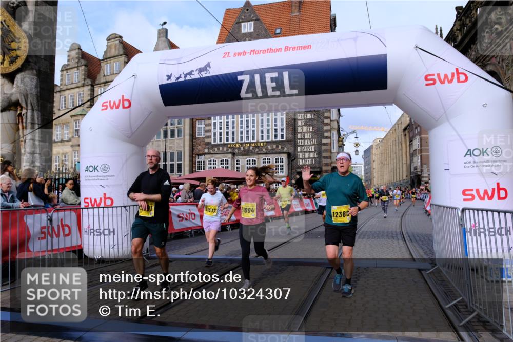 13.09.2026 - 21. swb-Marathon Bremen Tim E. http://msf.ph/oto/10324307 13.09.2026 11:00:10 Ziel 10175, 10236, 10355, 10669, 10691, 10867, 10928, 10929, 11054, 11056, 11071, 11089, 11194, 11250, 11419, 11427, 11445, 11501, 11637, 11803, 11879, 11904, 12138, 12238, 12239, 12242, 12243, 12388, 12480 meine-sportfotos.de