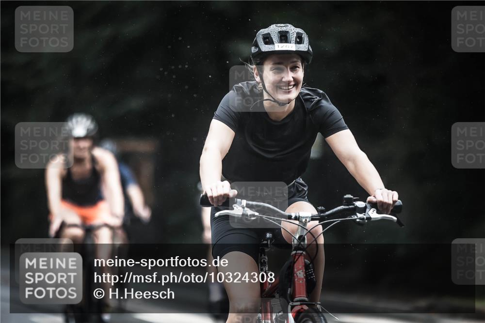 13.09.2026 - Stadtparktriathlon H.Heesch http://msf.ph/oto/10324308 13.09.2026 12:42:00 Radfahren 1089, 1107, 1147, 1161, 1184, 1196, 1210, 1234, 1253, 1276, 1284, 1287, 1292, 1293 meine-sportfotos.de