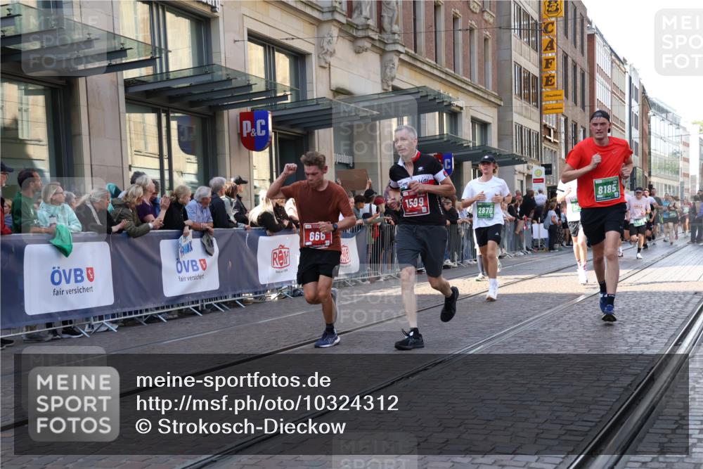 13.09.2026 - 21. swb-Marathon Bremen Strokosch-Dieckow http://msf.ph/oto/10324312 13.09.2026 13:19:23 Ziel 161, 411, 461, 926, 1010, 1232, 1281, 1468, 1535, 1642, 2870, 2906, 3319, 3966, 4101, 4455, 4479, 4480, 4977, 4978, 7037, 7140, 7268, 7655, 7945, 8153, 8185, 8263, 9082, 9359, 9984, 13163, 189, 666, 1599, 2007, 2390, 2423, 2535, 3182, 3508, 4319, 4819, 4857, 5172, 5371, 6008, 6137, 6633, 7647, 7686, 7754, 7945, 9512, 9552, 9638, 9805 meine-sportfotos.de