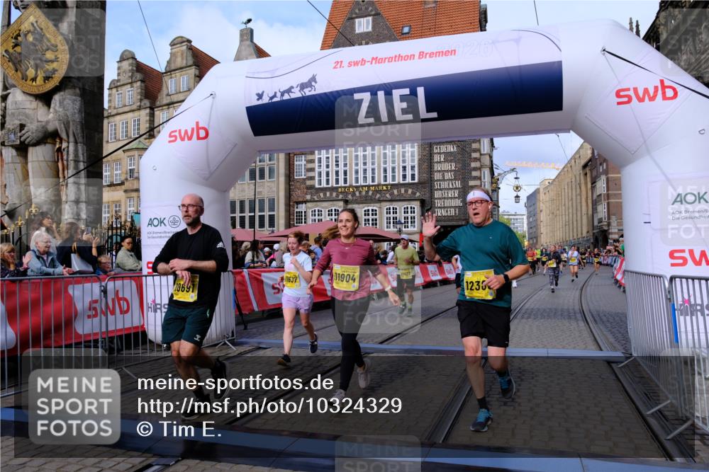 13.09.2026 - 21. swb-Marathon Bremen Tim E. http://msf.ph/oto/10324329 13.09.2026 11:00:10 Ziel 10175, 10236, 10355, 10669, 10691, 10867, 10928, 10929, 11054, 11056, 11071, 11089, 11194, 11250, 11419, 11427, 11445, 11501, 11637, 11803, 11879, 11904, 12138, 12238, 12239, 12242, 12243, 12388, 12480 meine-sportfotos.de