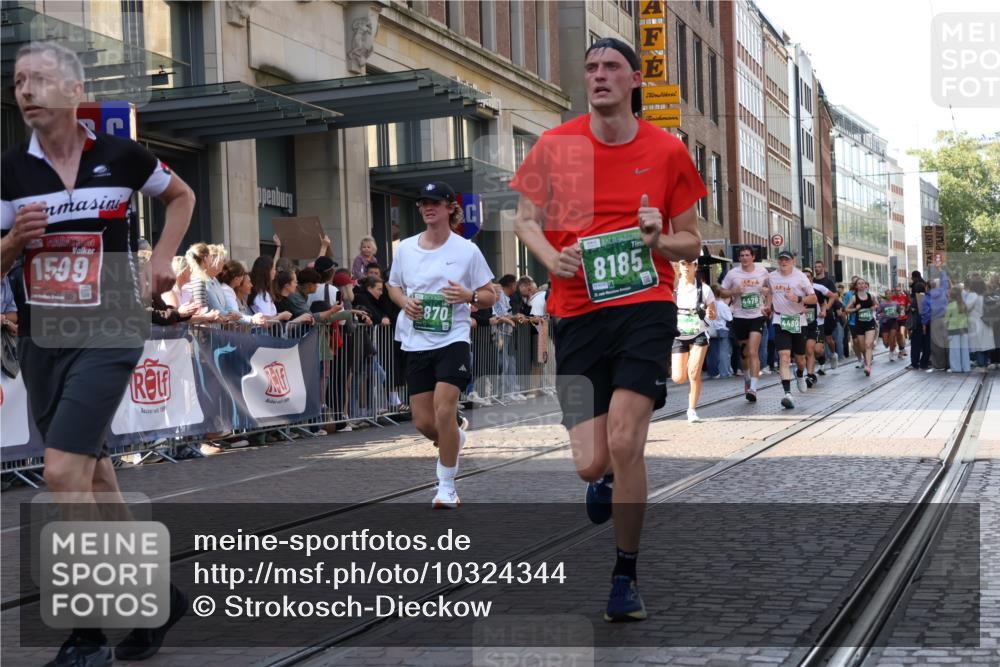 13.09.2026 - 21. swb-Marathon Bremen Strokosch-Dieckow http://msf.ph/oto/10324344 13.09.2026 13:19:24 Ziel 161, 411, 461, 926, 1010, 1053, 1232, 1281, 1468, 1535, 1642, 2870, 2906, 3319, 3411, 3966, 4101, 4455, 4479, 4480, 4977, 4978, 7037, 7140, 7268, 7655, 8153, 8185, 8263, 9082, 9359, 9984, 13163, 189, 666, 1599, 2007, 2390, 2423, 2535, 3182, 3508, 4319, 4455, 4819, 4857, 5172, 5371, 6008, 6137, 6633, 7686, 7754, 7945, 8153, 9552, 9638, 9805 meine-sportfotos.de