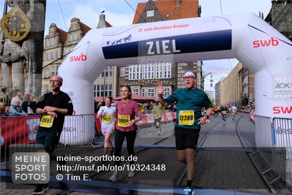 13.09.2026 - 21. swb-Marathon Bremen Tim E. http://msf.ph/oto/10324348 13.09.2026 11:00:10 Ziel 10175, 10236, 10355, 10669, 10691, 10867, 10928, 10929, 11054, 11056, 11071, 11089, 11194, 11250, 11419, 11427, 11445, 11501, 11637, 11803, 11879, 11904, 12138, 12238, 12239, 12242, 12243, 12388, 12480 meine-sportfotos.de
