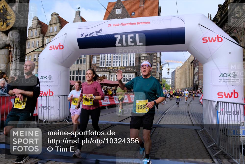 13.09.2026 - 21. swb-Marathon Bremen Tim E. http://msf.ph/oto/10324356 13.09.2026 11:00:10 Ziel 10175, 10236, 10355, 10669, 10691, 10867, 10928, 10929, 11054, 11056, 11071, 11089, 11194, 11250, 11419, 11427, 11445, 11501, 11637, 11803, 11879, 11904, 12138, 12238, 12239, 12242, 12243, 12388, 12480 meine-sportfotos.de