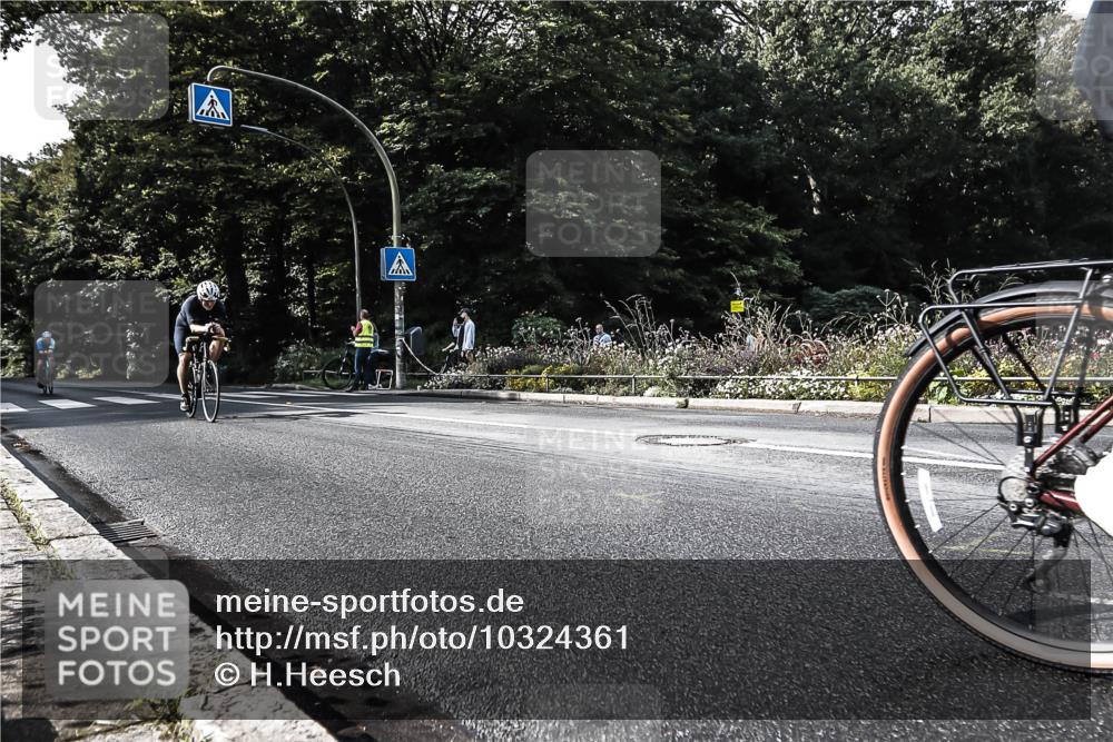 13.09.2026 - Stadtparktriathlon H.Heesch http://msf.ph/oto/10324361 13.09.2026 11:28:08 Radfahren 602, 668, 760 meine-sportfotos.de