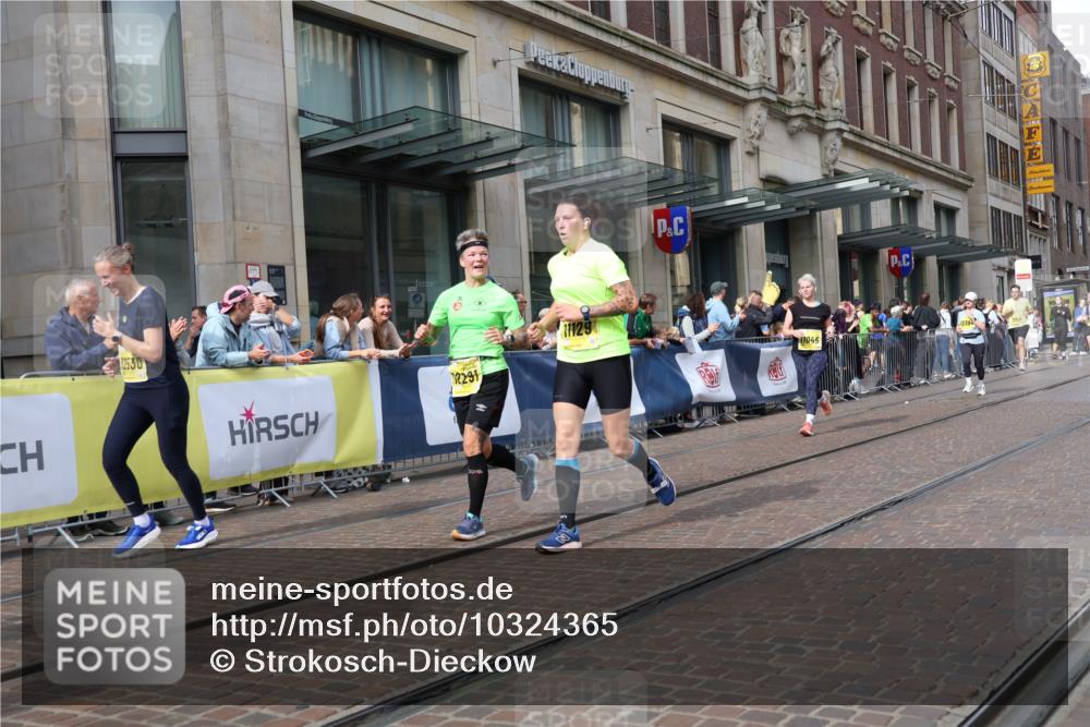 13.09.2026 - 21. swb-Marathon Bremen Strokosch-Dieckow http://msf.ph/oto/10324365 13.09.2026 11:00:15 Ziel 10263, 10272, 10275, 10306, 10369, 10677, 10801, 11045, 11126, 11129, 11162, 11180, 11343, 11475, 11556, 11687, 11708, 11769, 11838, 11959, 12018, 12105, 12106, 12291, 12394, 12430, 12530, 12531, 10144, 10175, 10758, 10810, 10867, 11016, 11071, 11158, 11159, 11160, 11250, 11259, 11427, 11445, 11453, 11524, 11525, 11528, 11547, 11587, 11588, 11589, 11623, 11879, 11907, 12105, 12106, 12123, 12190, 12238, 12239, 12274, 12352 meine-sportfotos.de