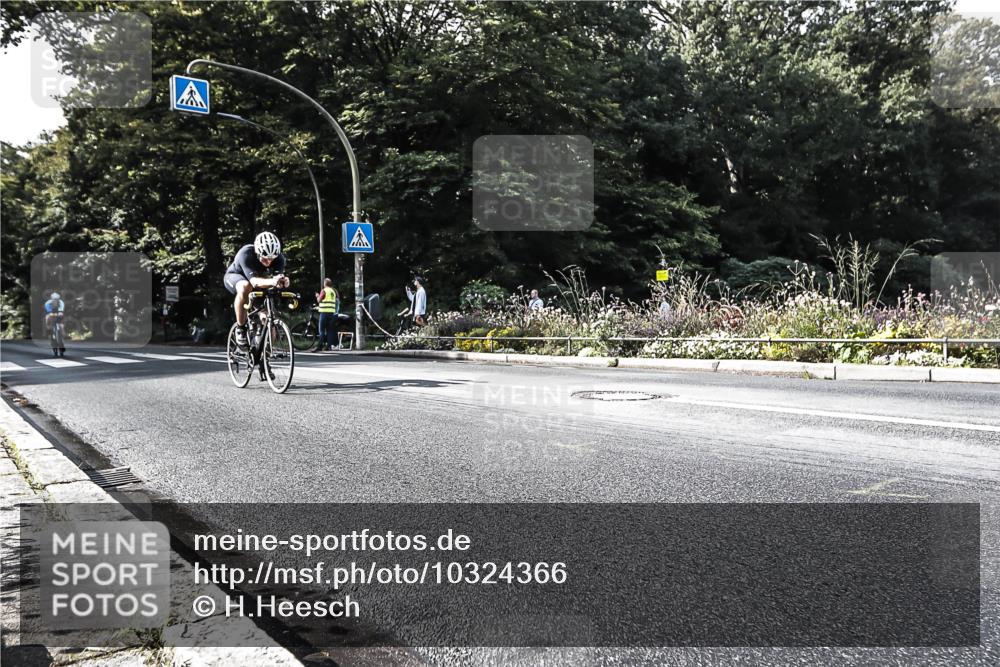 13.09.2026 - Stadtparktriathlon H.Heesch http://msf.ph/oto/10324366 13.09.2026 11:28:08 Radfahren 602, 668, 760 meine-sportfotos.de