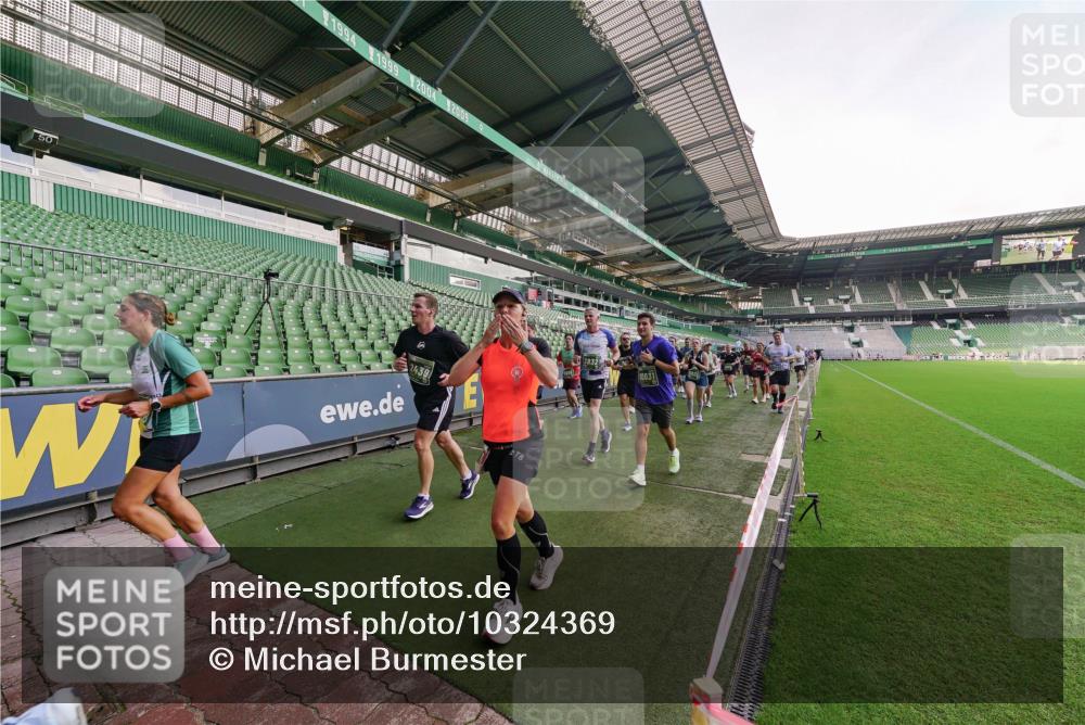 13.09.2026 - 21. swb-Marathon Bremen Michael Burmester http://msf.ph/oto/10324369 13.09.2026 13:27:10 Laufen im Stadion 186, 202, 357, 364, 390, 530, 597, 645, 726, 833, 888, 1077, 1283, 1412, 1473, 1487, 1530, 1608, 1618, 1700, 1744, 1769, 1828, 1958, 1961, 1984, 2236, 2273, 2309, 2382, 2384, 2388, 2404, 2428, 2502, 2507, 2508, 2542, 2558, 2576, 2582, 2592, 2656, 2675, 2725, 2748, 2817, 2875, 2876, 2923, 2965, 2970, 3045, 3047, 3050, 3062, 3073, 3084, 3097, 3172, 3184, 3219, 3359, 3433, 3540, 3592, 3629, 3756, 3885, 3907, 3978, 4457, 4660 meine-sportfotos.de
