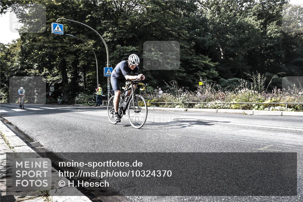 13.09.2026 - Stadtparktriathlon H.Heesch http://msf.ph/oto/10324370 13.09.2026 11:28:09 Radfahren 602, 668, 760 meine-sportfotos.de