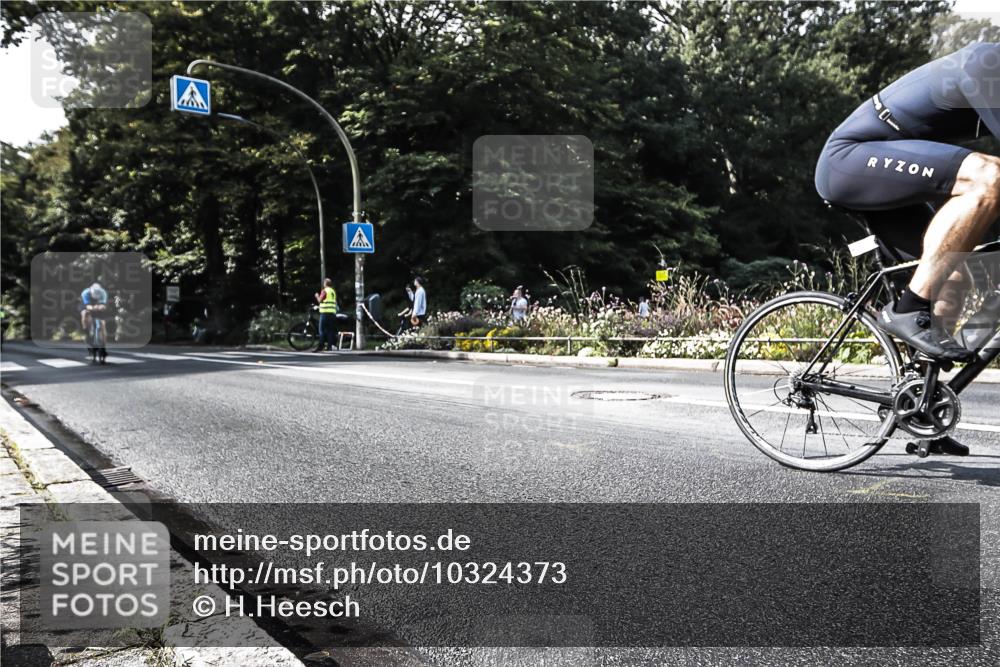 13.09.2026 - Stadtparktriathlon H.Heesch http://msf.ph/oto/10324373 13.09.2026 11:28:09 Radfahren 602, 668, 760 meine-sportfotos.de