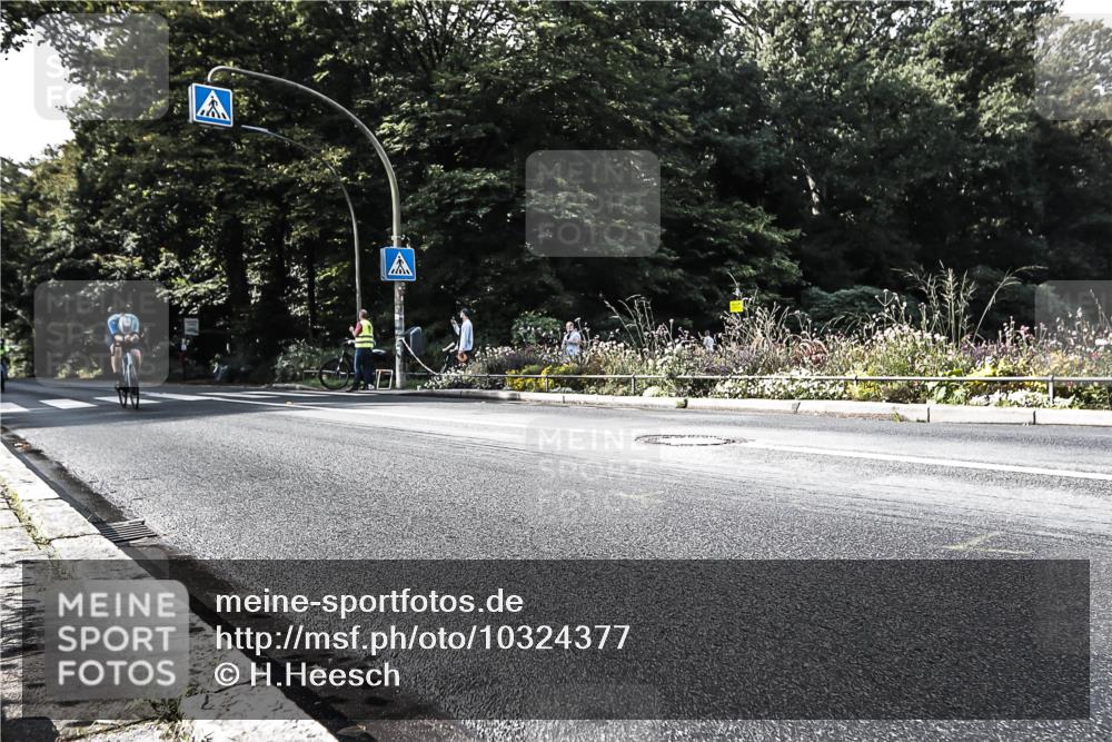 13.09.2026 - Stadtparktriathlon H.Heesch http://msf.ph/oto/10324377 13.09.2026 11:28:09 Radfahren 602, 668, 760 meine-sportfotos.de