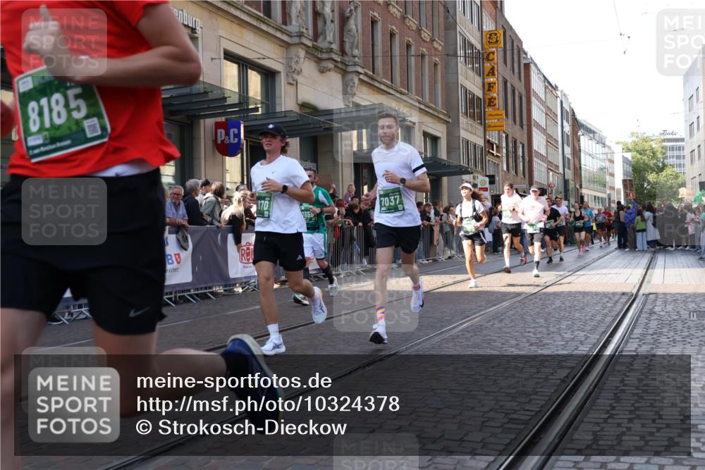 13.09.2026 - 21. swb-Marathon Bremen Strokosch-Dieckow http://msf.ph/oto/10324378 13.09.2026 13:19:25 Ziel 161, 411, 461, 926, 1010, 1053, 1232, 1281, 1468, 1535, 1551, 1642, 2870, 2906, 3240, 3319, 3411, 3966, 4101, 4479, 4480, 4977, 4978, 7037, 7140, 7268, 7488, 7655, 8185, 8263, 9082, 9359, 9984, 13163, 189, 666, 1599, 2007, 2390, 2423, 2535, 3182, 3508, 4319, 4455, 4819, 4857, 5172, 5371, 6008, 6137, 6633, 7268, 7686, 7754, 7945, 8153, 9552, 9638, 9805 meine-sportfotos.de