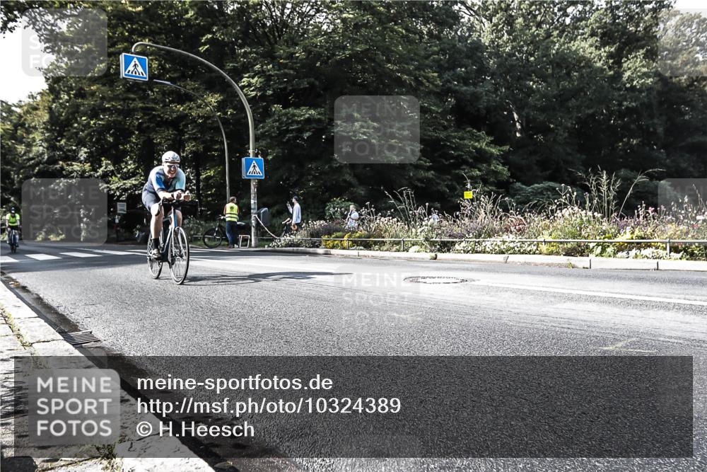 13.09.2026 - Stadtparktriathlon H.Heesch http://msf.ph/oto/10324389 13.09.2026 11:28:10 Radfahren 602, 668, 720, 760 meine-sportfotos.de