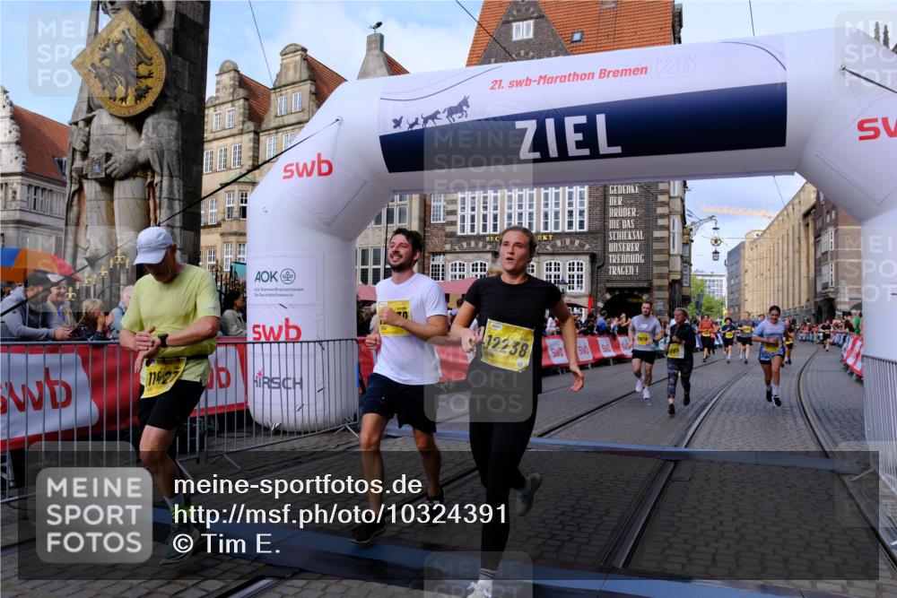 13.09.2026 - 21. swb-Marathon Bremen Tim E. http://msf.ph/oto/10324391 13.09.2026 11:00:12 Ziel 10175, 10236, 10355, 10669, 10691, 10867, 11054, 11056, 11071, 11089, 11158, 11159, 11160, 11194, 11250, 11259, 11427, 11445, 11453, 11528, 11637, 11803, 11879, 11904, 12123, 12138, 12238, 12239, 12242, 12243, 12274, 12388, 12480 meine-sportfotos.de