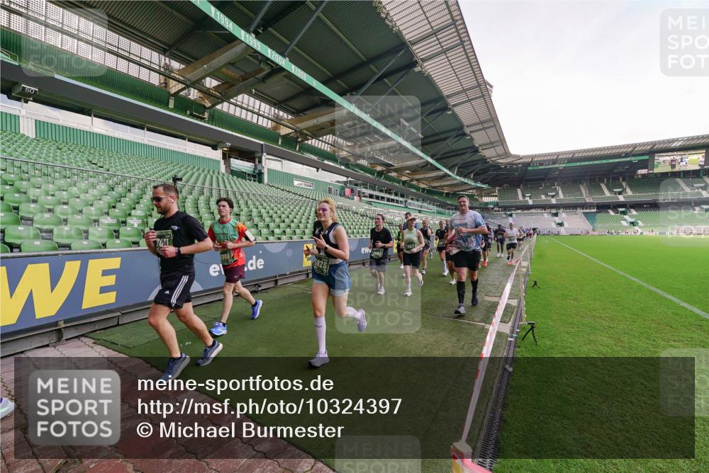 13.09.2026 - 21. swb-Marathon Bremen Michael Burmester http://msf.ph/oto/10324397 13.09.2026 13:27:12 Laufen im Stadion 186, 202, 357, 364, 390, 530, 597, 645, 726, 833, 888, 925, 1077, 1283, 1412, 1473, 1487, 1496, 1530, 1608, 1618, 1700, 1744, 1769, 1828, 1958, 1961, 1984, 2236, 2273, 2309, 2382, 2384, 2388, 2404, 2428, 2502, 2507, 2508, 2542, 2558, 2576, 2582, 2592, 2656, 2675, 2725, 2748, 2817, 2875, 2876, 2923, 2965, 2970, 3045, 3047, 3050, 3062, 3073, 3084, 3097, 3172, 3184, 3219, 3359, 3433, 3540, 3592, 3629, 3756, 3885, 3907, 3978, 4457, 4660 meine-sportfotos.de