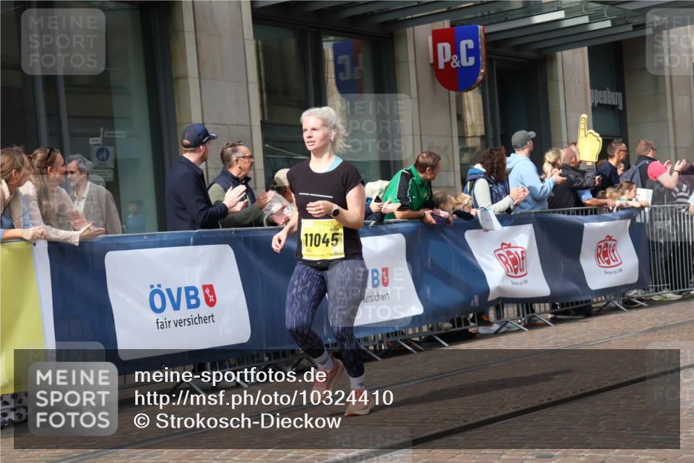 13.09.2026 - 21. swb-Marathon Bremen Strokosch-Dieckow http://msf.ph/oto/10324410 13.09.2026 11:00:17 Ziel 10263, 10272, 10275, 10306, 10369, 10677, 10801, 11045, 11126, 11162, 11180, 11343, 11475, 11556, 11687, 11708, 11769, 11797, 11838, 11959, 12018, 12397, 12430, 12530, 12531, 10144, 10175, 10758, 10801, 10810, 10867, 11016, 11071, 11129, 11158, 11159, 11160, 11250, 11259, 11445, 11453, 11524, 11525, 11528, 11547, 11587, 11588, 11589, 11623, 11879, 11907, 12105, 12106, 12123, 12190, 12274, 12291, 12352, 12394, 12530, 12531 meine-sportfotos.de