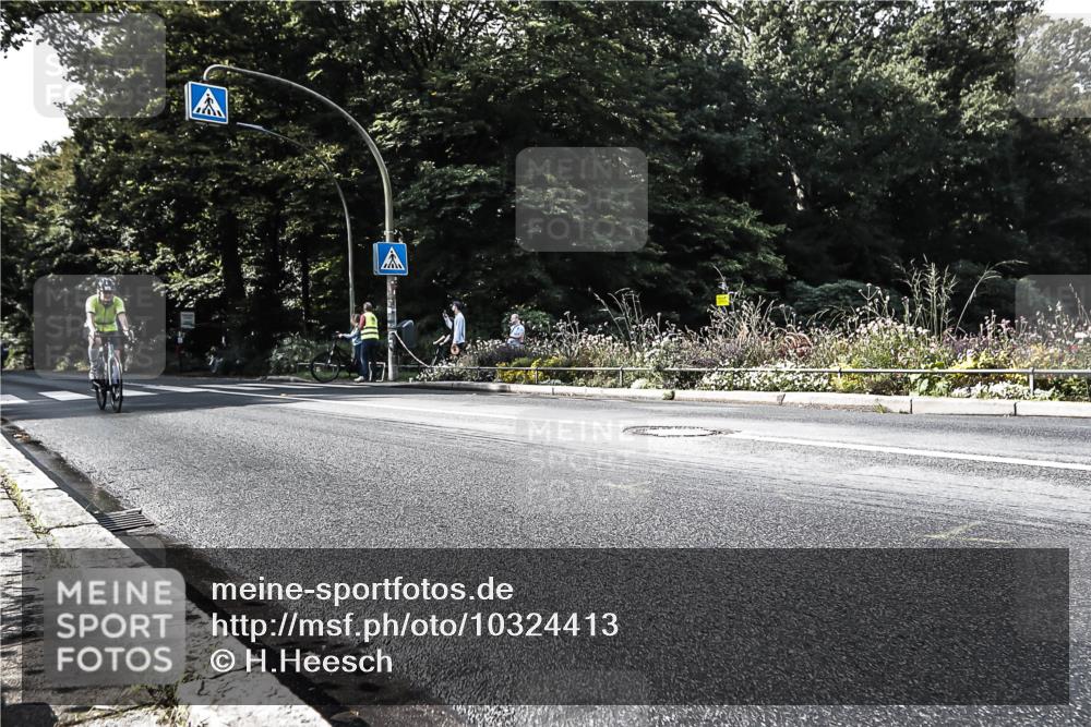 13.09.2026 - Stadtparktriathlon H.Heesch http://msf.ph/oto/10324413 13.09.2026 11:28:12 Radfahren 602, 668, 720 meine-sportfotos.de
