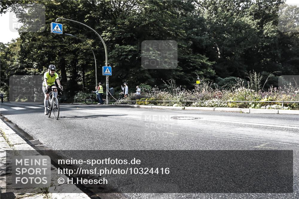 13.09.2026 - Stadtparktriathlon H.Heesch http://msf.ph/oto/10324416 13.09.2026 11:28:12 Radfahren 602, 668, 720 meine-sportfotos.de