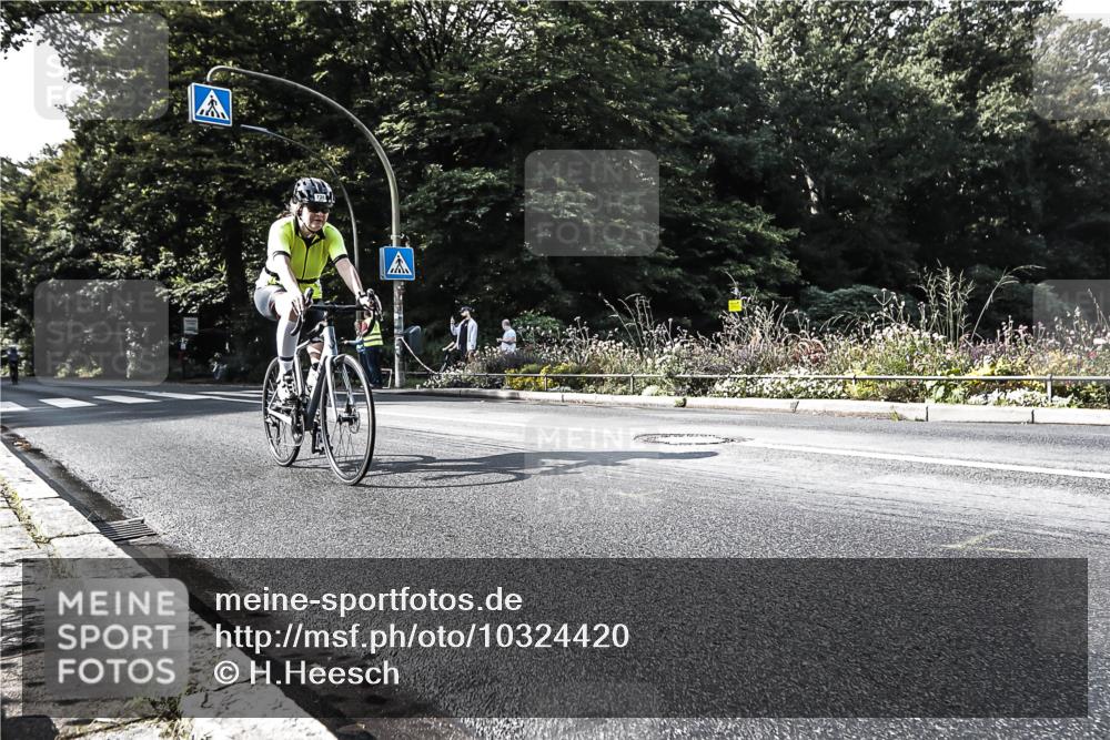 13.09.2026 - Stadtparktriathlon H.Heesch http://msf.ph/oto/10324420 13.09.2026 11:28:12 Radfahren 602, 668, 720 meine-sportfotos.de