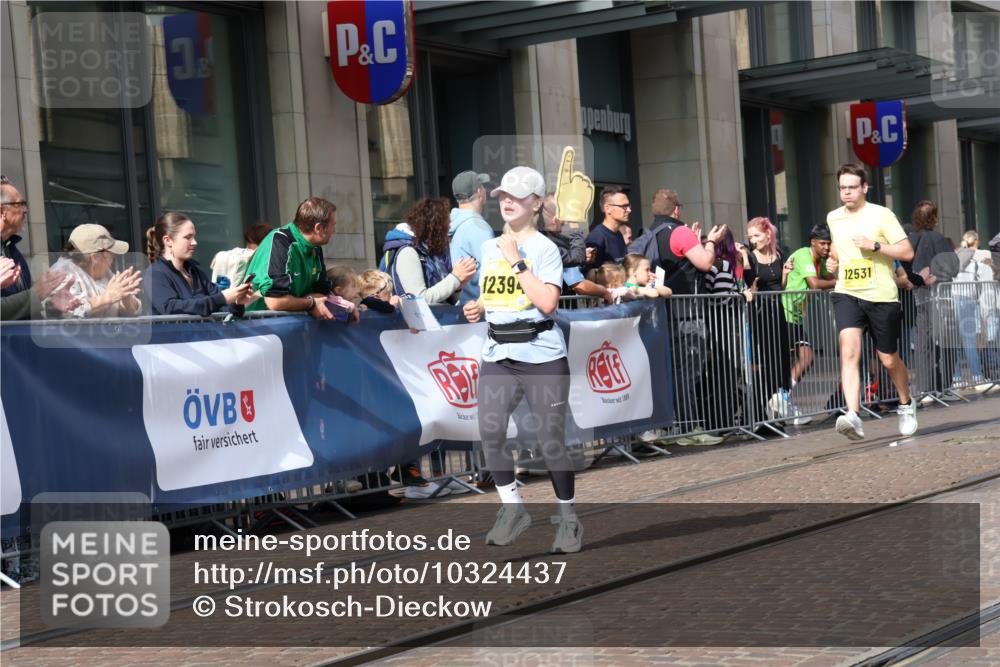 13.09.2026 - 21. swb-Marathon Bremen Strokosch-Dieckow http://msf.ph/oto/10324437 13.09.2026 11:00:18 Ziel 10263, 10272, 10275, 10306, 10369, 10677, 11045, 11126, 11162, 11180, 11343, 11475, 11556, 11687, 11708, 11769, 11797, 11819, 11838, 11959, 12018, 12397, 12430, 10144, 10758, 10801, 10810, 10867, 11016, 11071, 11129, 11158, 11159, 11160, 11250, 11259, 11445, 11453, 11524, 11525, 11528, 11547, 11587, 11588, 11589, 11623, 11879, 11907, 12105, 12106, 12123, 12190, 12274, 12291, 12352, 12394, 12530, 12531 meine-sportfotos.de