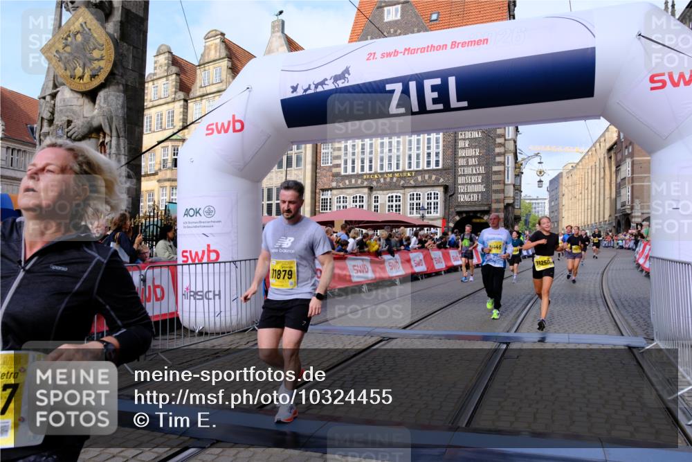 13.09.2026 - 21. swb-Marathon Bremen Tim E. http://msf.ph/oto/10324455 13.09.2026 11:00:16 Ziel 10175, 10236, 10691, 10758, 10867, 11054, 11056, 11071, 11089, 11158, 11159, 11160, 11250, 11259, 11427, 11445, 11453, 11524, 11525, 11528, 11587, 11588, 11589, 11637, 11803, 11879, 11904, 11907, 12123, 12238, 12239, 12242, 12243, 12274, 12388 meine-sportfotos.de