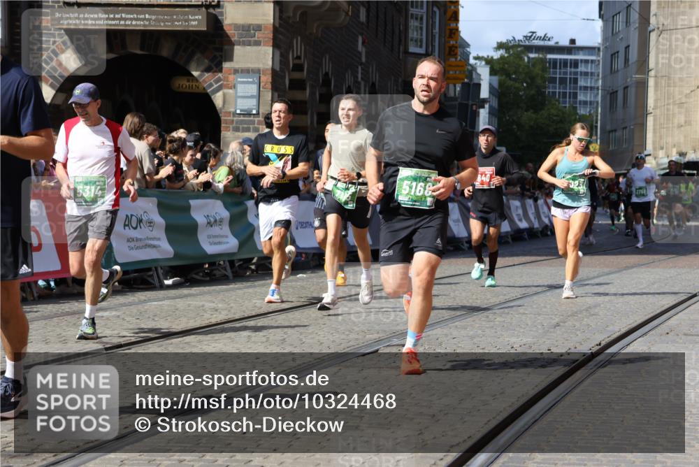 13.09.2026 - 21. swb-Marathon Bremen Strokosch-Dieckow http://msf.ph/oto/10324468 13.09.2026 13:10:49 Ziel 604, 640, 1181, 1277, 1554, 2605, 3959, 4727, 5152, 5532, 5620, 6267, 7881, 8033, 8709, 335, 697, 2021, 2759, 4023, 4475, 4571, 5079, 5314, 6471, 6657, 7136, 8183, 9410, 9622 meine-sportfotos.de