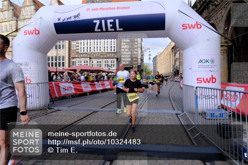 13.09.2026 - 21. swb-Marathon Bremen Tim E. http://msf.ph/oto/10324483 13.09.2026 11:00:16 Ziel 10175, 10236, 10691, 10758, 10867, 11054, 11056, 11071, 11089, 11158, 11159, 11160, 11250, 11259, 11427, 11445, 11453, 11524, 11525, 11528, 11587, 11588, 11589, 11637, 11803, 11879, 11904, 11907, 12123, 12238, 12239, 12242, 12243, 12274, 12388 meine-sportfotos.de