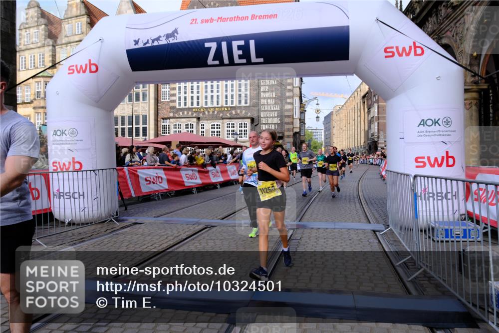 13.09.2026 - 21. swb-Marathon Bremen Tim E. http://msf.ph/oto/10324501 13.09.2026 11:00:17 Ziel 10175, 10236, 10691, 10758, 10867, 11054, 11071, 11158, 11159, 11160, 11250, 11259, 11427, 11445, 11453, 11524, 11525, 11528, 11587, 11588, 11589, 11637, 11879, 11904, 11907, 12123, 12238, 12239, 12242, 12243, 12274, 12388 meine-sportfotos.de