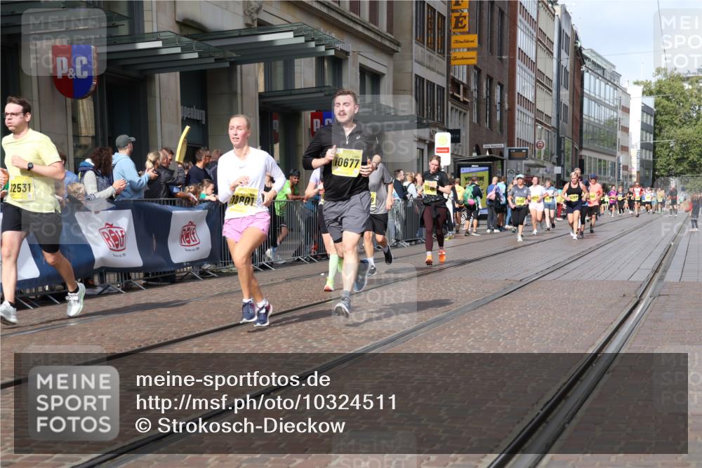 13.09.2026 - 21. swb-Marathon Bremen Strokosch-Dieckow http://msf.ph/oto/10324511 13.09.2026 11:00:20 Ziel 10263, 10272, 10275, 10306, 10369, 10857, 11126, 11162, 11180, 11343, 11475, 11556, 11687, 11708, 11769, 11797, 11819, 11838, 11959, 12006, 12018, 12397, 12430, 10144, 10677, 10758, 10801, 10810, 11016, 11045, 11071, 11129, 11158, 11159, 11160, 11250, 11259, 11445, 11453, 11524, 11525, 11528, 11547, 11587, 11588, 11589, 11623, 11907, 12105, 12106, 12123, 12190, 12274, 12291, 12352, 12394, 12530, 12531 meine-sportfotos.de