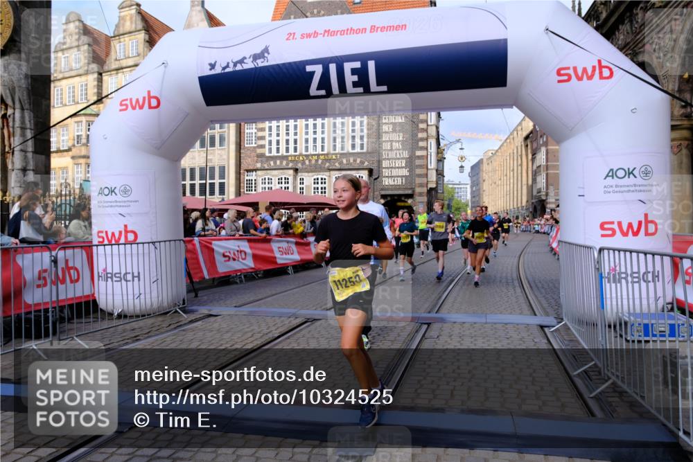 13.09.2026 - 21. swb-Marathon Bremen Tim E. http://msf.ph/oto/10324525 13.09.2026 11:00:17 Ziel 10175, 10236, 10691, 10758, 10867, 11054, 11071, 11158, 11159, 11160, 11250, 11259, 11427, 11445, 11453, 11524, 11525, 11528, 11587, 11588, 11589, 11637, 11879, 11904, 11907, 12123, 12238, 12239, 12242, 12243, 12274, 12388 meine-sportfotos.de