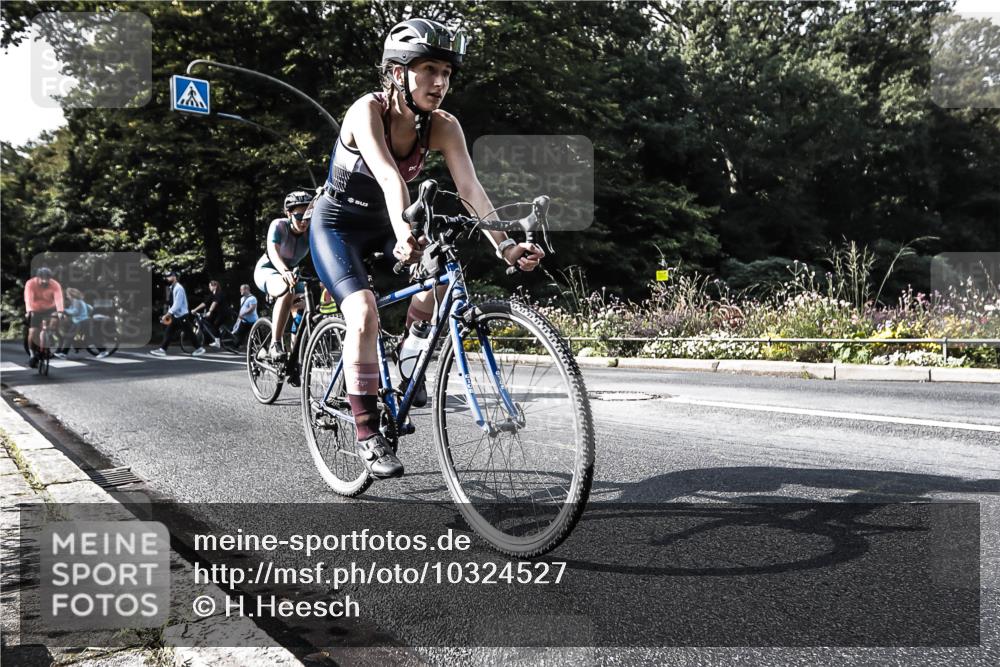 13.09.2026 - Stadtparktriathlon H.Heesch http://msf.ph/oto/10324527 13.09.2026 11:28:21 Radfahren 591, 733, 749, 788, 789, 815 meine-sportfotos.de