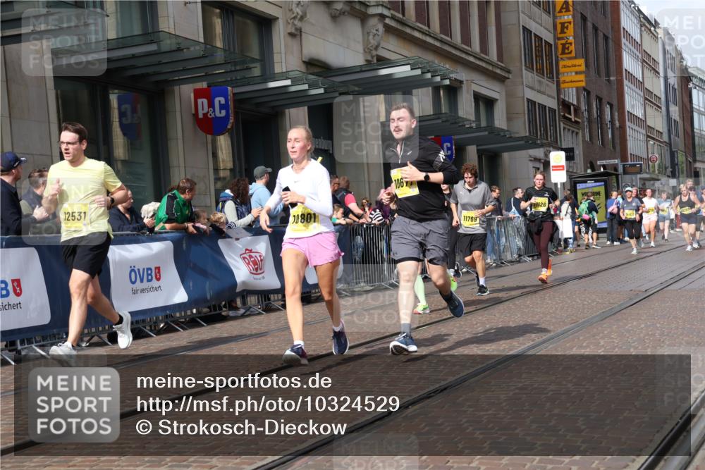 13.09.2026 - 21. swb-Marathon Bremen Strokosch-Dieckow http://msf.ph/oto/10324529 13.09.2026 11:00:20 Ziel 10263, 10272, 10275, 10306, 10369, 10857, 11126, 11162, 11180, 11343, 11475, 11556, 11687, 11708, 11769, 11797, 11819, 11838, 11959, 12006, 12018, 12397, 12430, 10144, 10677, 10758, 10801, 10810, 11016, 11045, 11071, 11129, 11158, 11159, 11160, 11250, 11259, 11445, 11453, 11524, 11525, 11528, 11547, 11587, 11588, 11589, 11623, 11907, 12105, 12106, 12123, 12190, 12274, 12291, 12352, 12394, 12530, 12531 meine-sportfotos.de