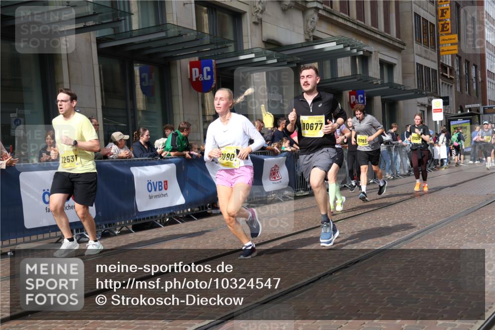 13.09.2026 - 21. swb-Marathon Bremen Strokosch-Dieckow http://msf.ph/oto/10324547 13.09.2026 11:00:21 Ziel 10263, 10272, 10275, 10306, 10369, 10857, 11055, 11126, 11162, 11180, 11343, 11475, 11556, 11687, 11708, 11769, 11797, 11804, 11819, 11838, 11959, 12006, 12018, 12397, 12430, 10144, 10677, 10758, 10801, 10810, 11016, 11045, 11071, 11129, 11158, 11159, 11160, 11259, 11453, 11524, 11525, 11528, 11547, 11587, 11588, 11589, 11623, 11907, 12105, 12106, 12123, 12190, 12274, 12291, 12352, 12394, 12530, 12531 meine-sportfotos.de