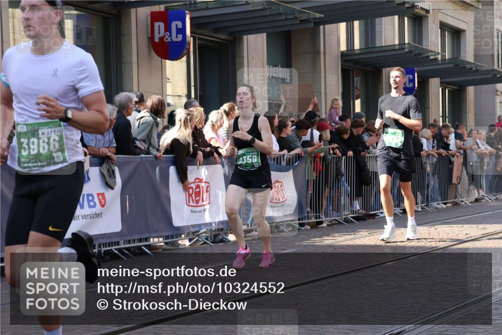 13.09.2026 - 21. swb-Marathon Bremen Strokosch-Dieckow http://msf.ph/oto/10324552 13.09.2026 13:19:30 Ziel 161, 411, 461, 495, 511, 926, 1010, 1053, 1232, 1281, 1468, 1535, 1551, 1642, 1972, 2870, 2906, 3240, 3319, 3411, 3966, 4101, 4479, 4480, 5813, 7037, 7140, 7404, 7488, 7655, 8185, 8263, 9082, 9359, 9984, 13163, 13192, 189, 666, 1599, 2390, 2423, 2535, 3182, 3508, 4319, 4455, 4819, 4977, 4978, 5172, 5371, 6008, 6633, 7268, 7754, 7945, 8153, 9552, 9638, 9805 meine-sportfotos.de