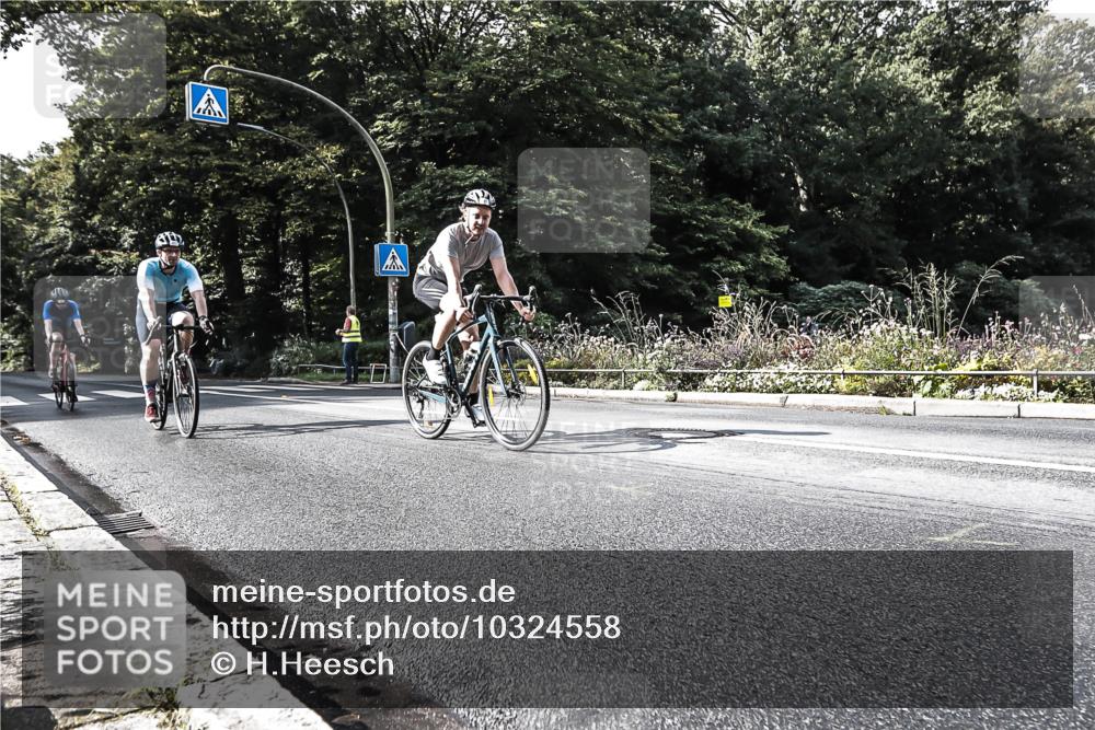 13.09.2026 - Stadtparktriathlon H.Heesch http://msf.ph/oto/10324558 13.09.2026 11:28:45 Radfahren 621, 643, 666, 696 meine-sportfotos.de
