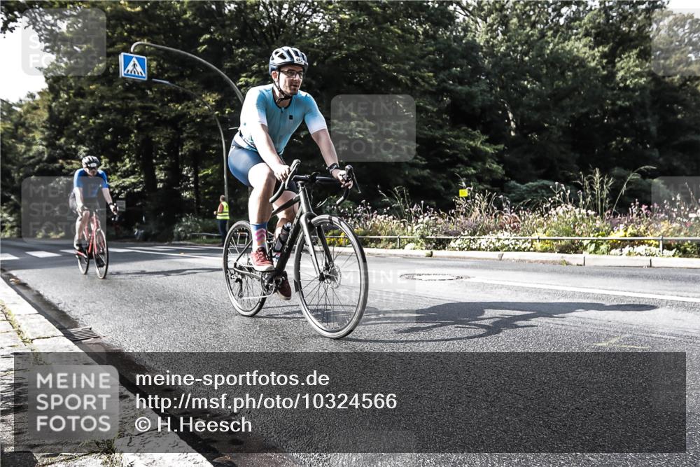 13.09.2026 - Stadtparktriathlon H.Heesch http://msf.ph/oto/10324566 13.09.2026 11:28:45 Radfahren 621, 643, 666, 696 meine-sportfotos.de