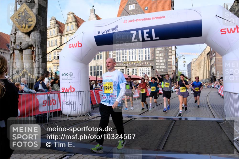 13.09.2026 - 21. swb-Marathon Bremen Tim E. http://msf.ph/oto/10324567 13.09.2026 11:00:18 Ziel 10175, 10691, 10758, 10867, 11054, 11071, 11158, 11159, 11160, 11250, 11259, 11427, 11445, 11453, 11524, 11525, 11528, 11587, 11588, 11589, 11637, 11879, 11904, 11907, 12123, 12238, 12239, 12242, 12243, 12274, 12388 meine-sportfotos.de