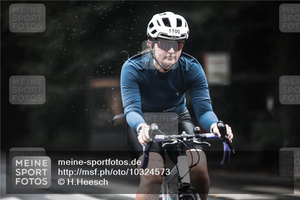 13.09.2026 - Stadtparktriathlon H.Heesch http://msf.ph/oto/10324573 13.09.2026 12:42:27 Radfahren 1043, 1100, 1106, 1139, 1144, 1159 meine-sportfotos.de