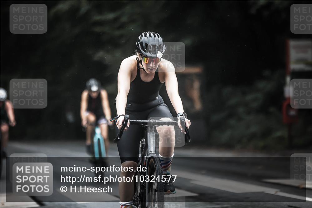 13.09.2026 - Stadtparktriathlon H.Heesch http://msf.ph/oto/10324577 13.09.2026 12:42:28 Radfahren 1043, 1096, 1100, 1106, 1117, 1139, 1144, 1159 meine-sportfotos.de