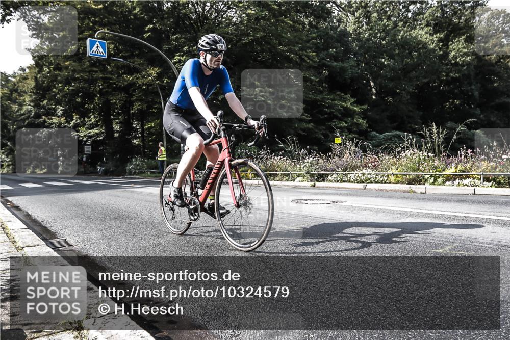 13.09.2026 - Stadtparktriathlon H.Heesch http://msf.ph/oto/10324579 13.09.2026 11:28:46 Radfahren 621, 643, 666, 696 meine-sportfotos.de