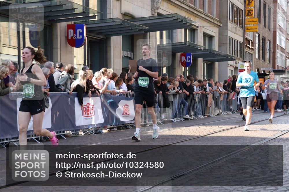 13.09.2026 - 21. swb-Marathon Bremen Strokosch-Dieckow http://msf.ph/oto/10324580 13.09.2026 13:19:31 Ziel 161, 411, 431, 461, 495, 511, 926, 1010, 1053, 1232, 1252, 1281, 1468, 1535, 1551, 1642, 1972, 2870, 2906, 3240, 3319, 3411, 3966, 4101, 4479, 4480, 5813, 5837, 7037, 7140, 7404, 7488, 7655, 8185, 8263, 9082, 9359, 9984, 13163, 13192, 189, 666, 926, 1232, 1599, 2423, 2535, 3182, 3508, 4319, 4455, 4819, 4977, 4978, 5172, 5371, 6008, 6633, 7140, 7268, 7754, 7945, 8153, 9552, 9638, 9805, 13163 meine-sportfotos.de
